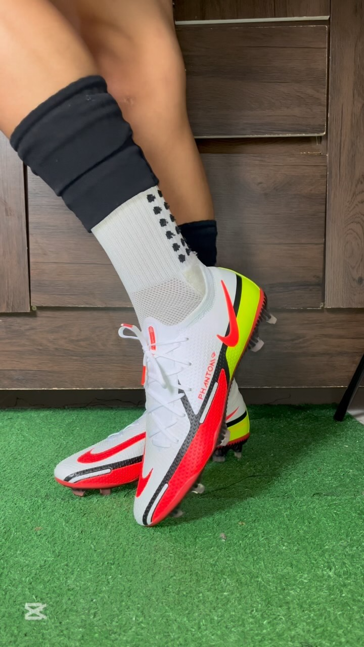 Chuteira Nike Phantom GT