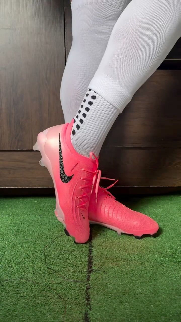 Chuteira Nike Phantom GX2